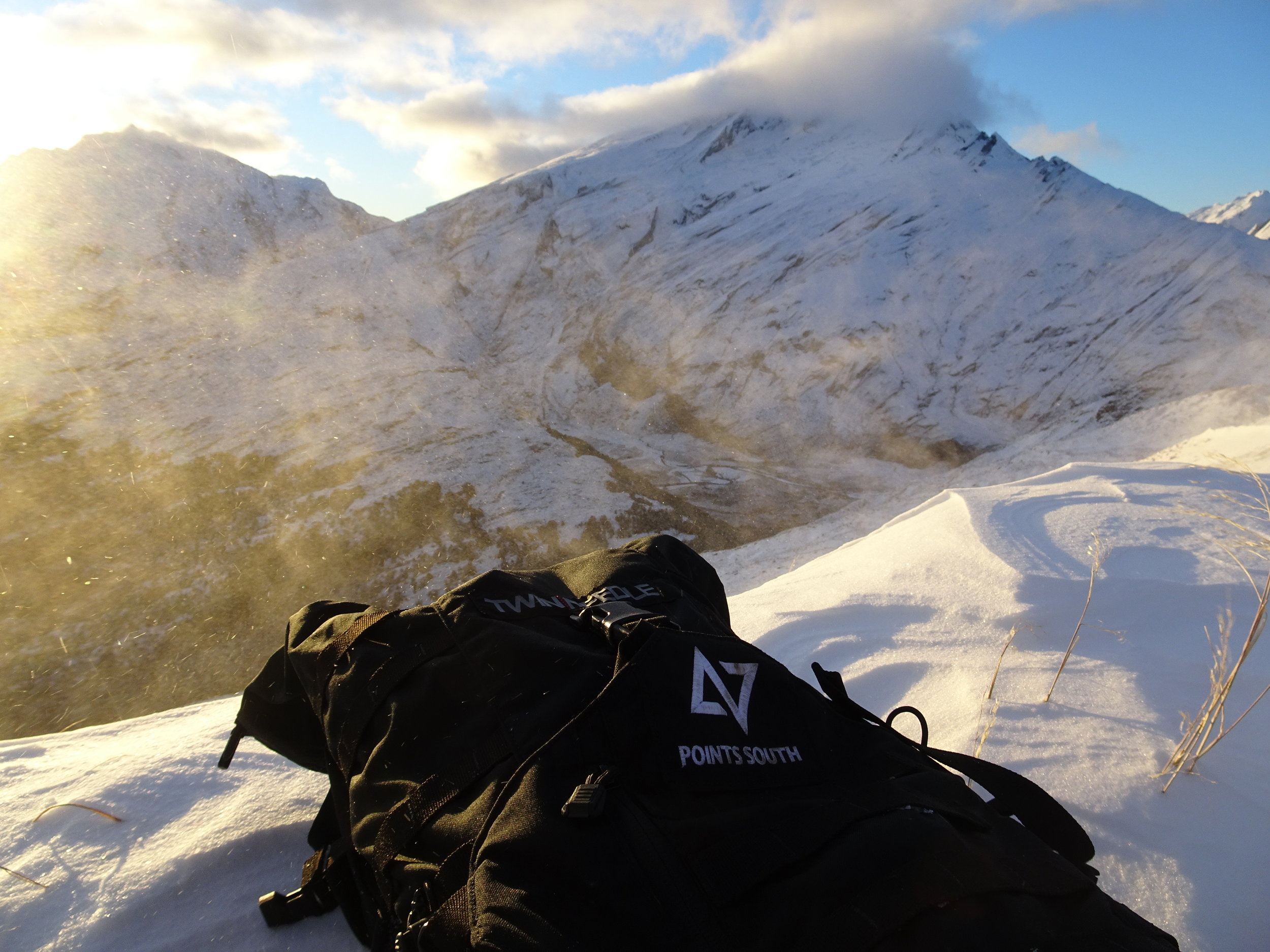 blowing snow a ridge hunting tahr