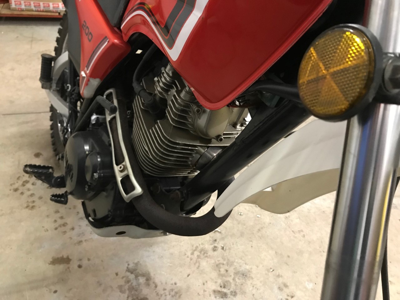 xt200 engine.jpg