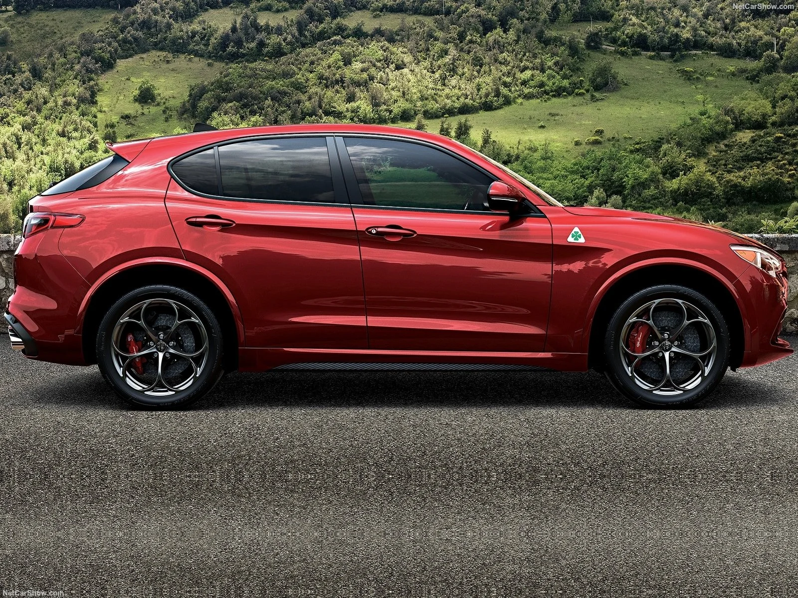 Alfa_Romeo-Stelvio_Quadrifoglio-2018-1600-04.jpg