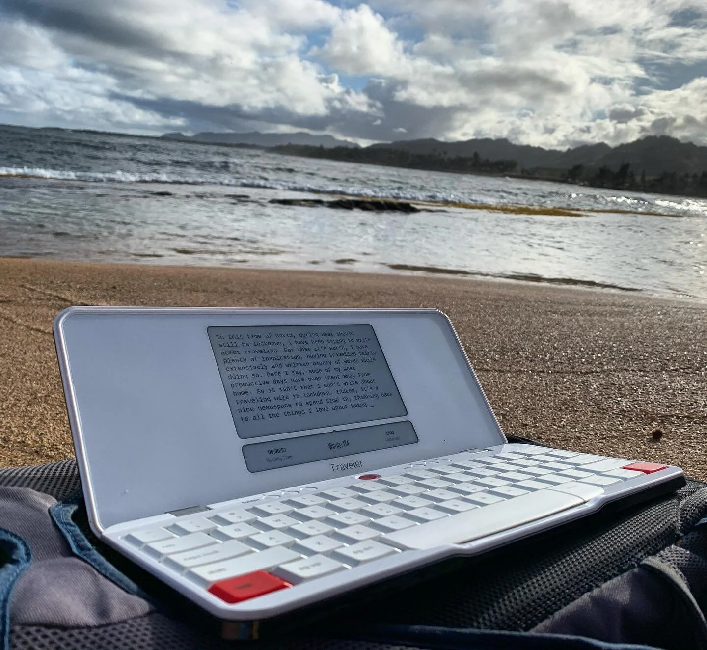 It was a cruel irony that when the Freewrite Traveler finally shipped, it was in the time of Covid, and under lockdown. Fortunately, a confluence of events led me to visit my cousin in Kauai, and my compatriot @monstark was kind enough to ship this i