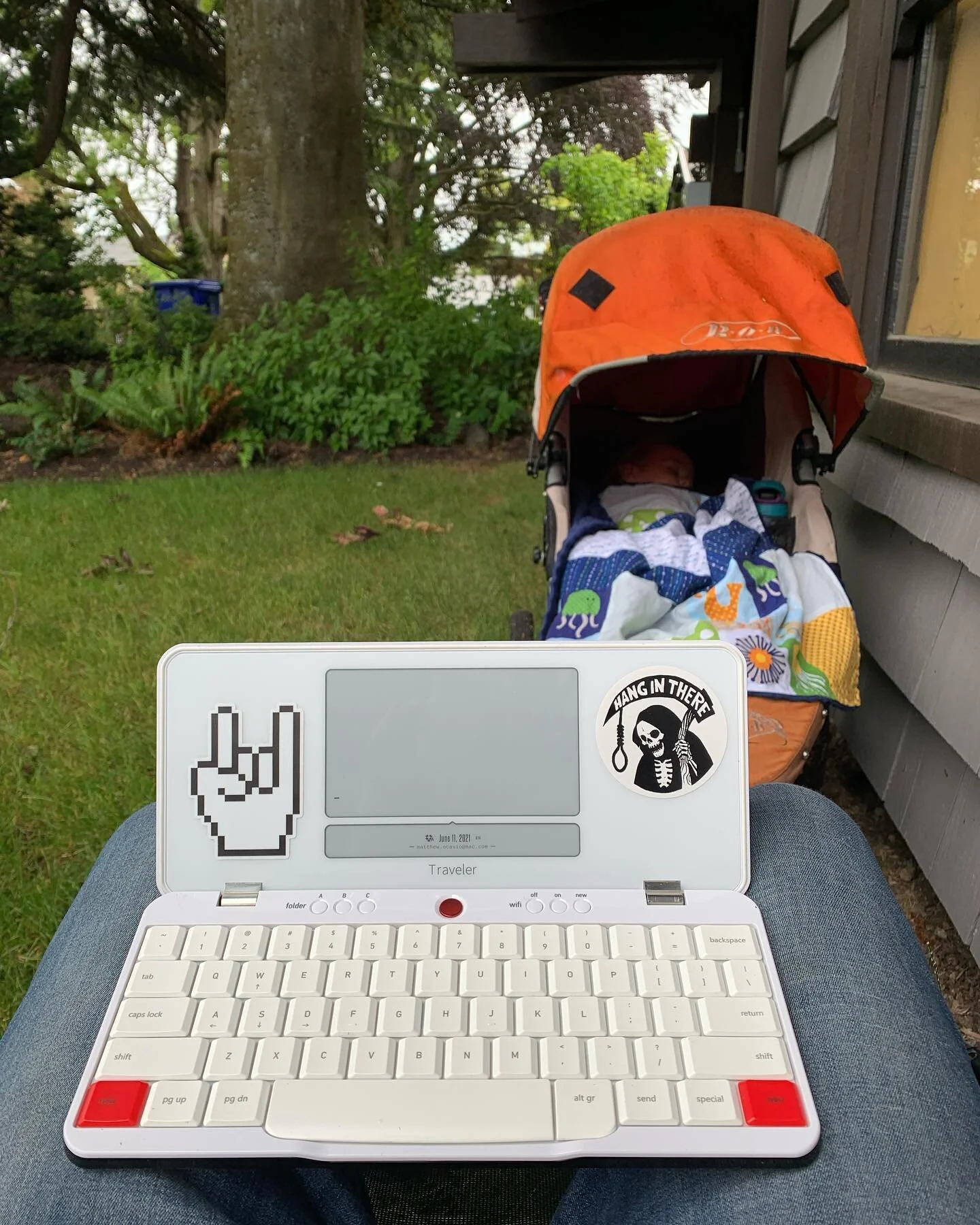Love having my #freewritetraveler on hand in case the opportunity arises to sit in peace for a spell. 
&bull;
#freewrite #amwriting #dadlife