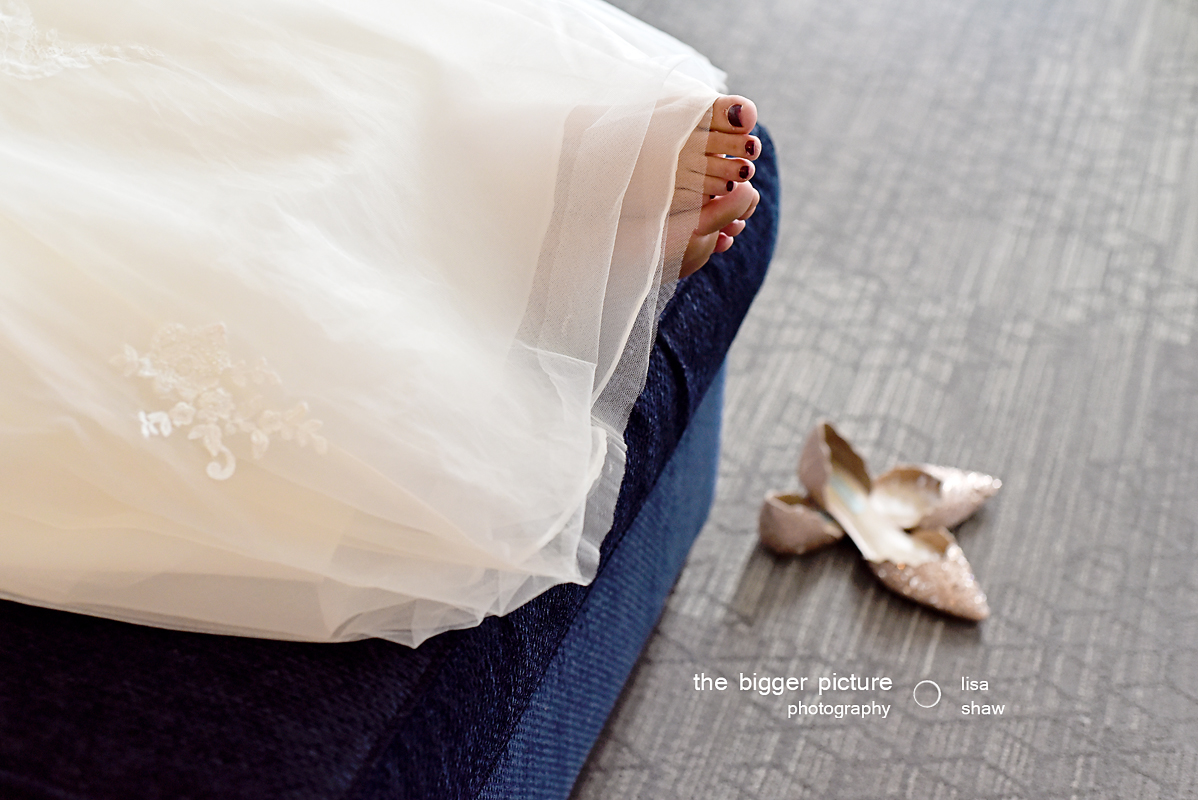 bride wedding shoes the bigger picture photography
