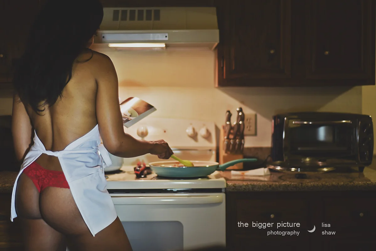 documentary boudoir photographer grand rapids