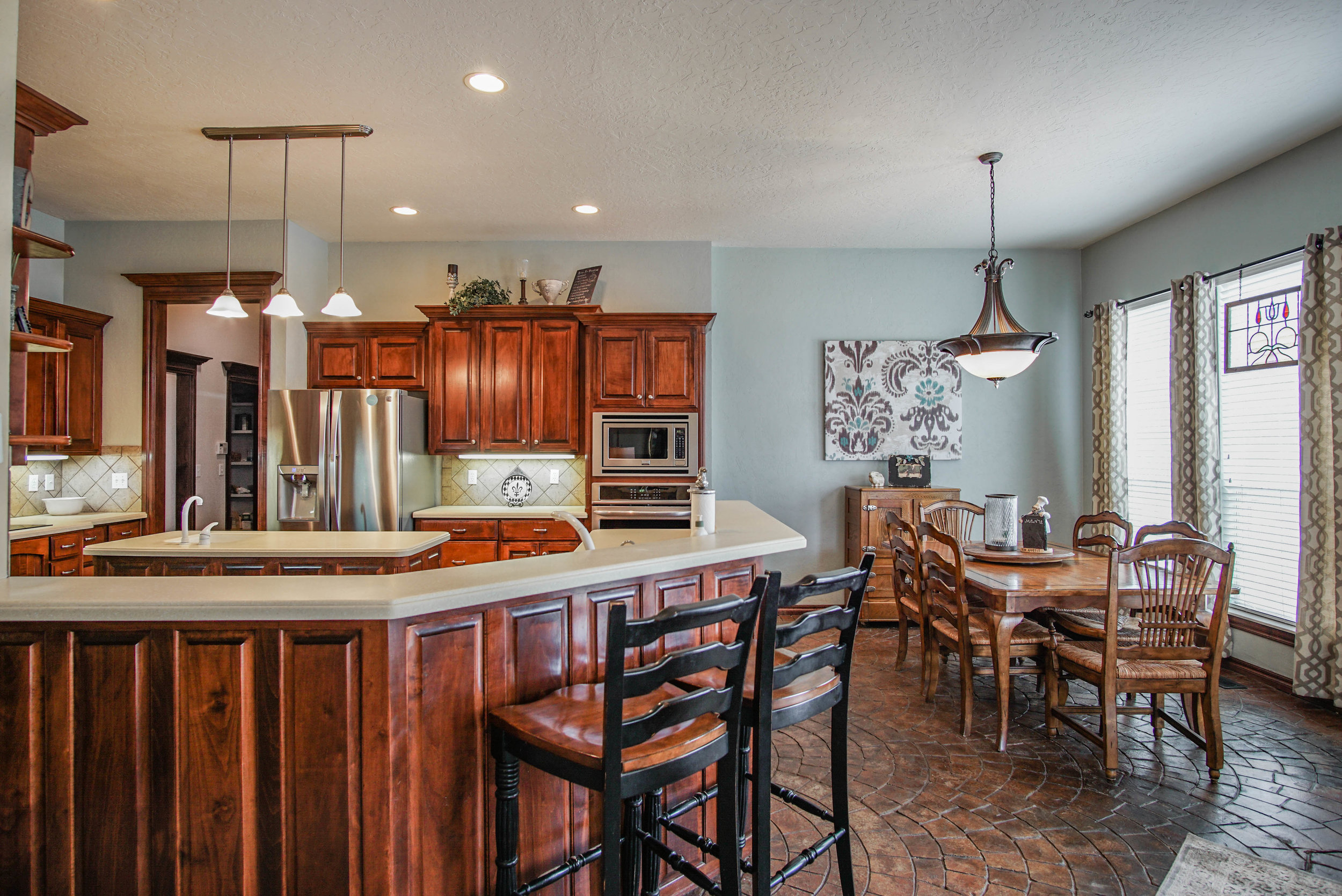 24 Kitchen .jpg