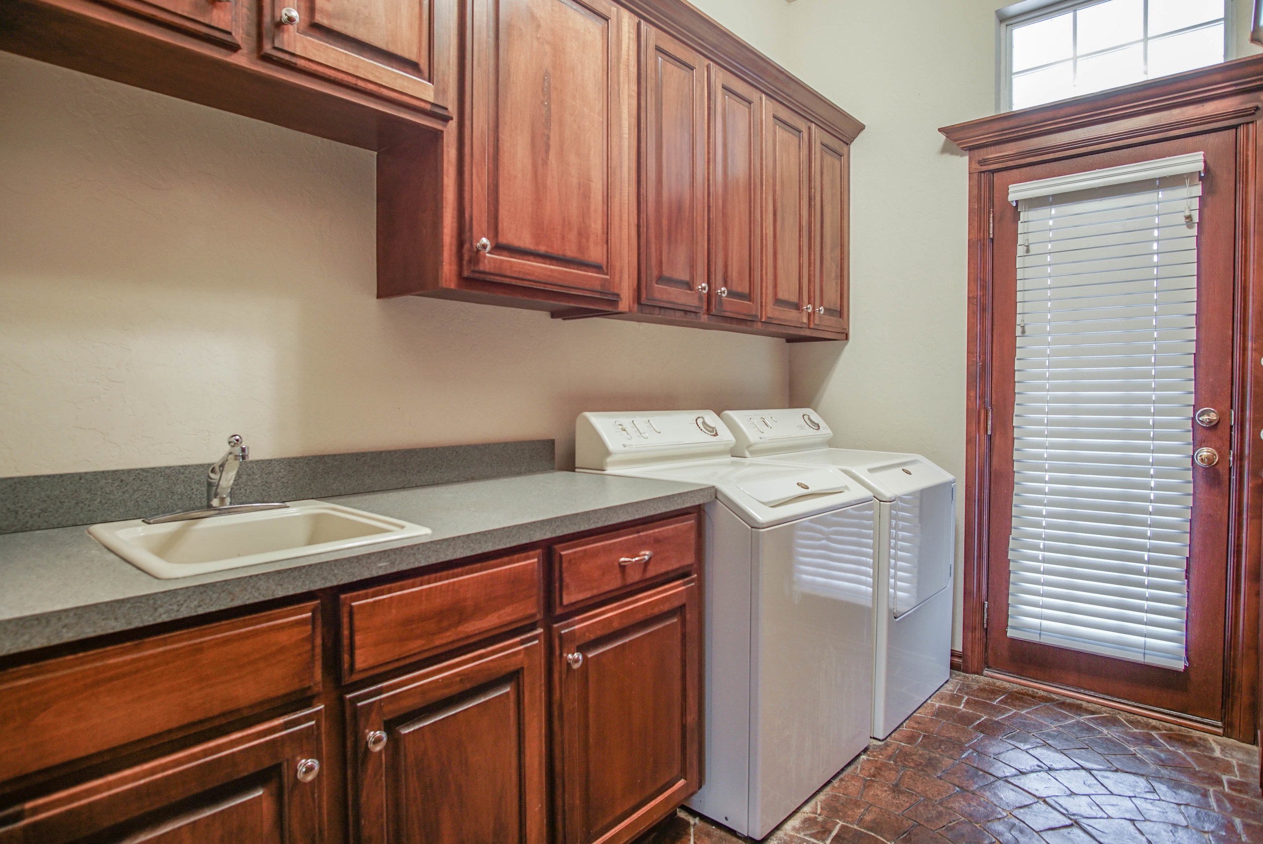 32 Laundry Room.jpg