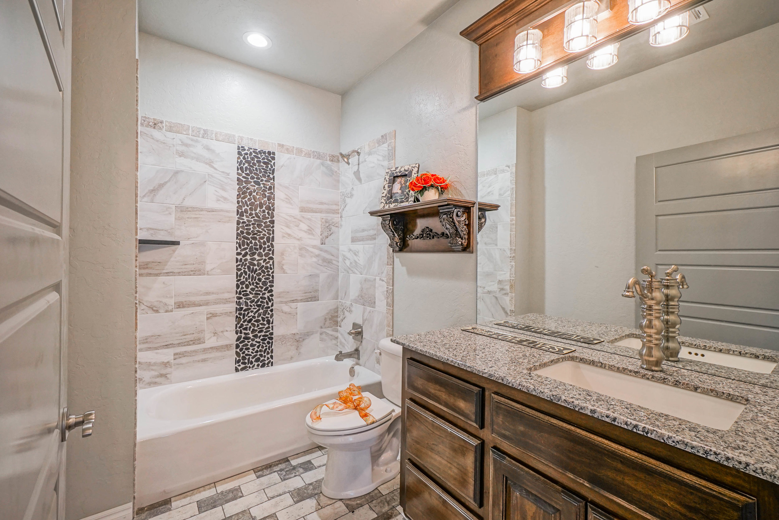 22 Entry Bath.jpg