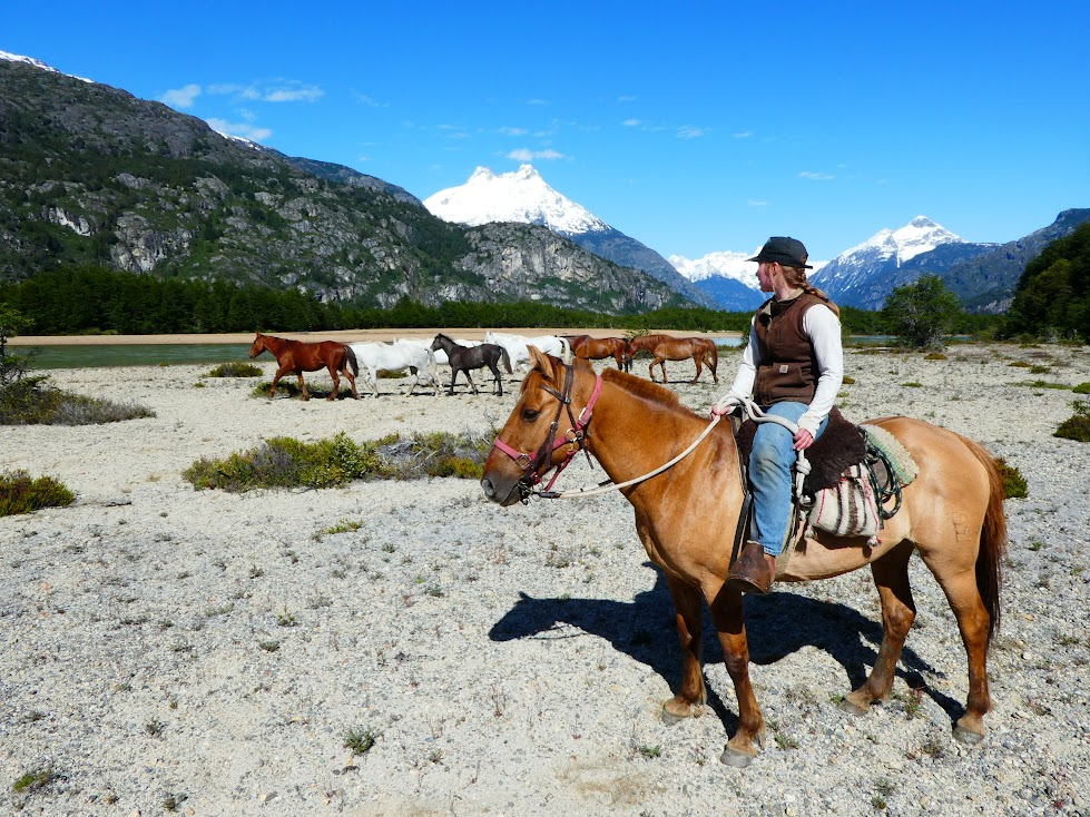 Crew Leader (’23-’25) Heather Sikoski enjoyed long rides on Tirano to check the herd in the valley.