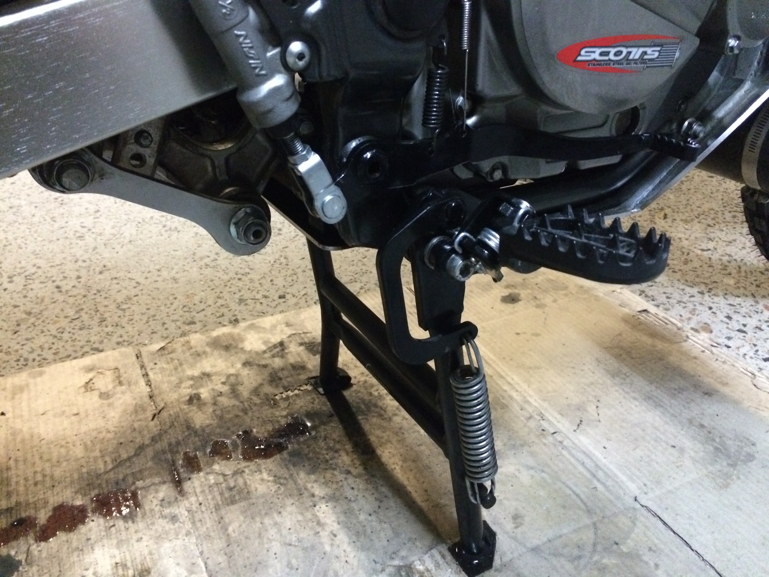 Also note, I have lowered foot pegs - the SW Motech centre stand works fine with either the standard or lowered pegs.
