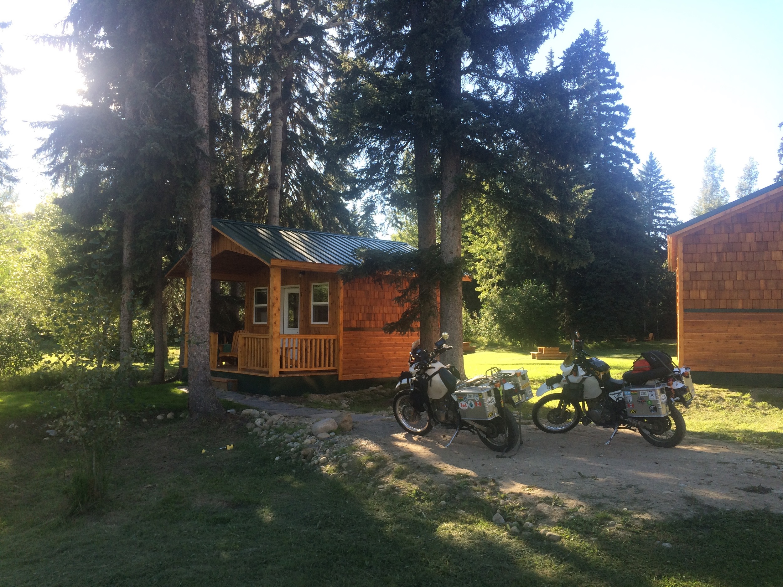 Our cabin in Téte Jaune where I first noticed my fuel leak.