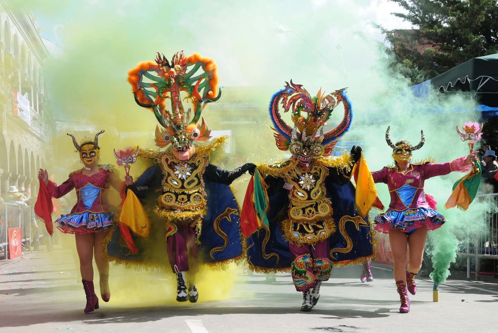 Wonder Maar voertuig Day 1] Carnaval de Oruro, Bolivia — Bon Voyage, Chi