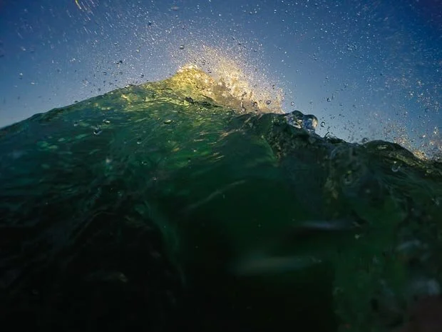 Sensational Photo of Clean Wave Breaking At Bondi Beach With Droplets