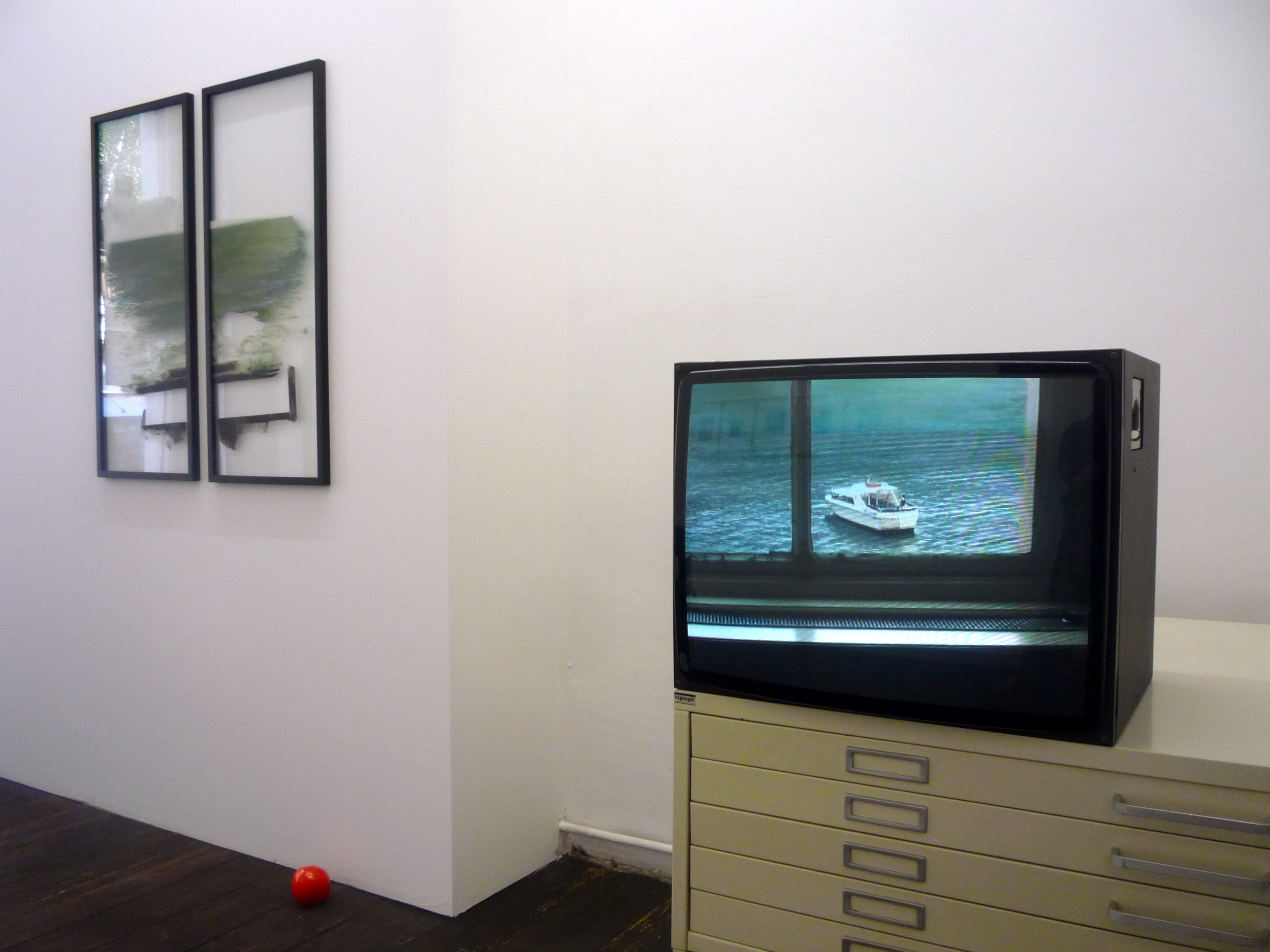  o.T. (Diptychon), 2012, Oil paint on glass, each 100 x 40 cm The Fifth Wall, 2011-2012, Final Cut, Mini DV on DVD, 1 / 3 + 2 AP, 9 Min. Installation view, KM, 2012    