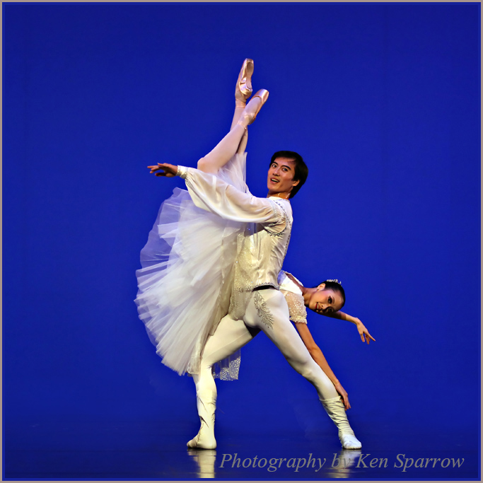 Lui Yu-yao and Wei Wei, 50th Anniversary International Gala, 2010.