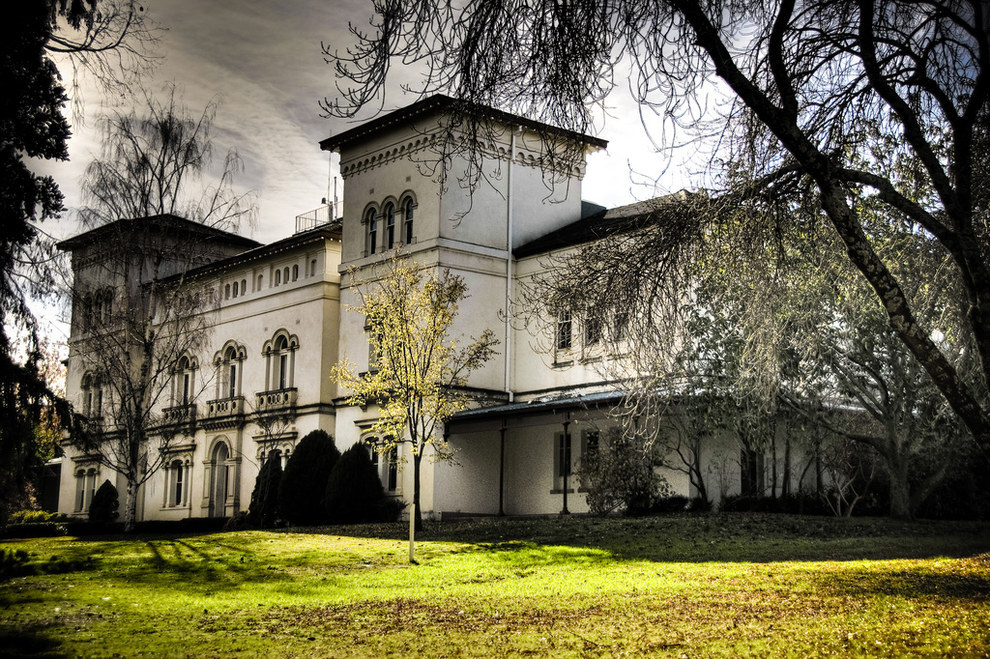 http://www.raineandhornebusinessbrokersvictoria.com.au/blog/halloween-2015-australias-top-haunted-properties