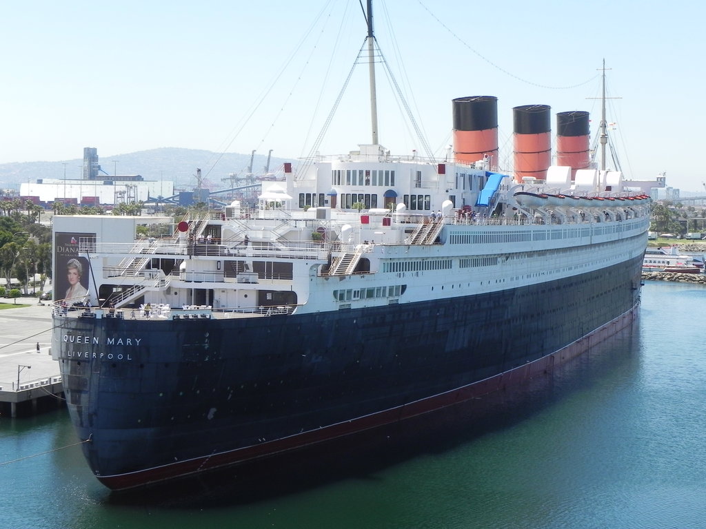 http://omega-steam.deviantart.com/art/The-Lovely-RMS-Queen-Mary-318991527