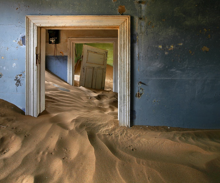 http://www.bestphotosite.net/kolmanskop-ghost-town?fb_comment_id=213524235448873_814991