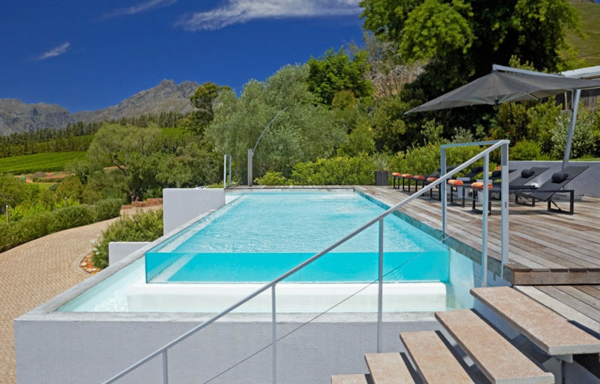 Awsome pool at Cloud's Estate