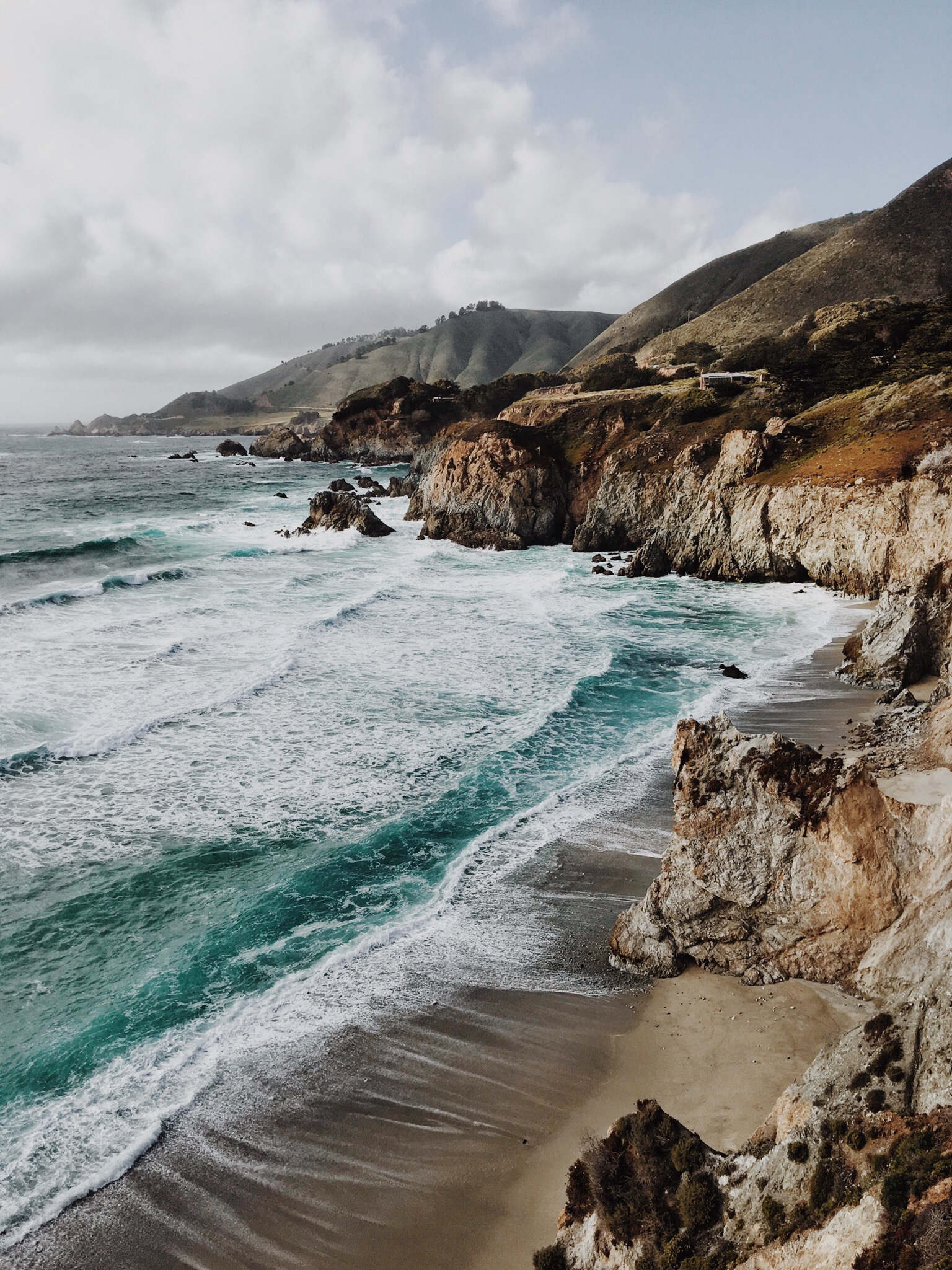 Turquoise waters and wild waves hitting out at the rocky heights...this is Big Sur for you!