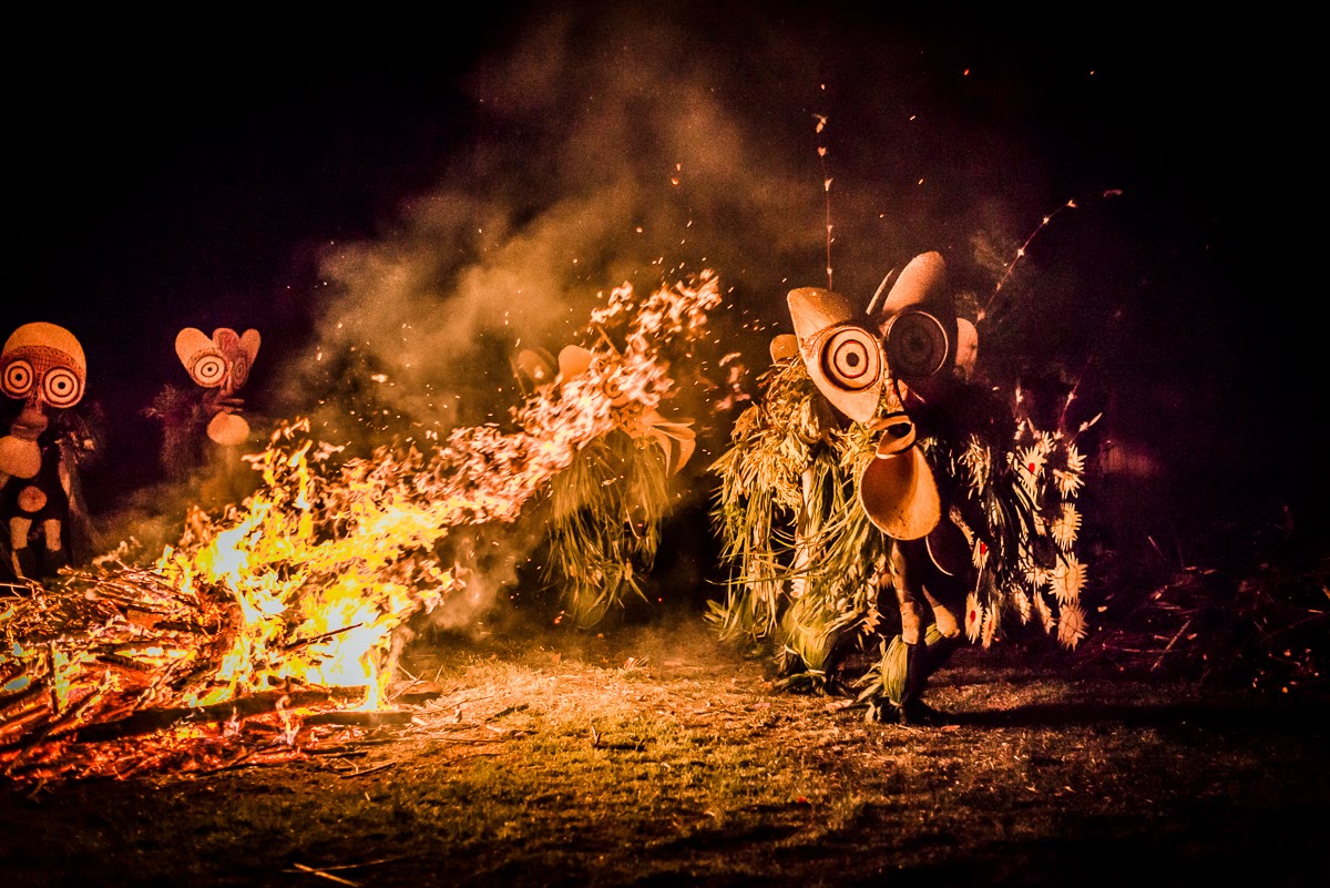 Image credits: http://garylatham-photography.blogspot.in/2014/10/fire-walk-with-me-baining-fire-dancers.html