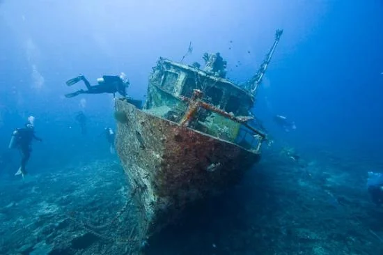 wreck diving