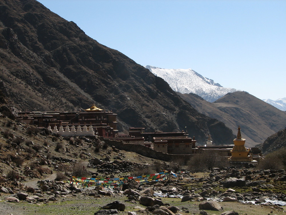 http://www.roadtotibet.com/
