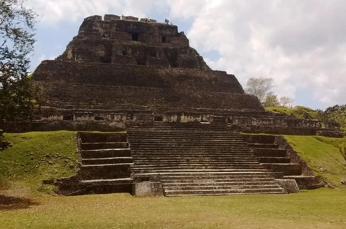 xunantunich.jpg