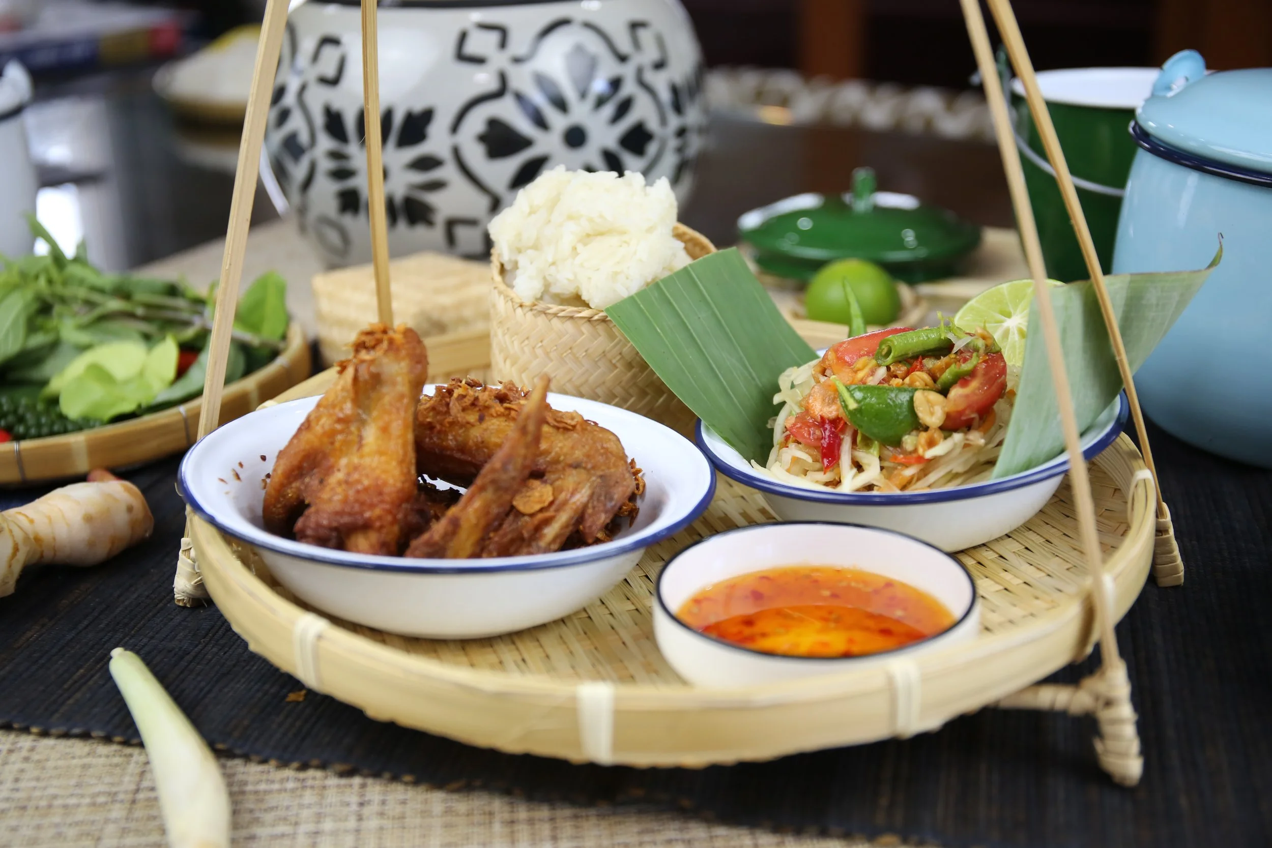 I1. SOM TAM SET MEAL