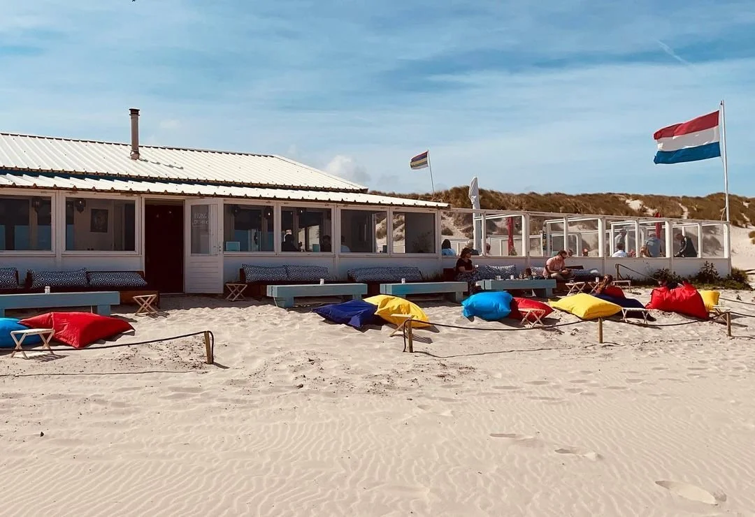 zandzeebar buiten.jpg
