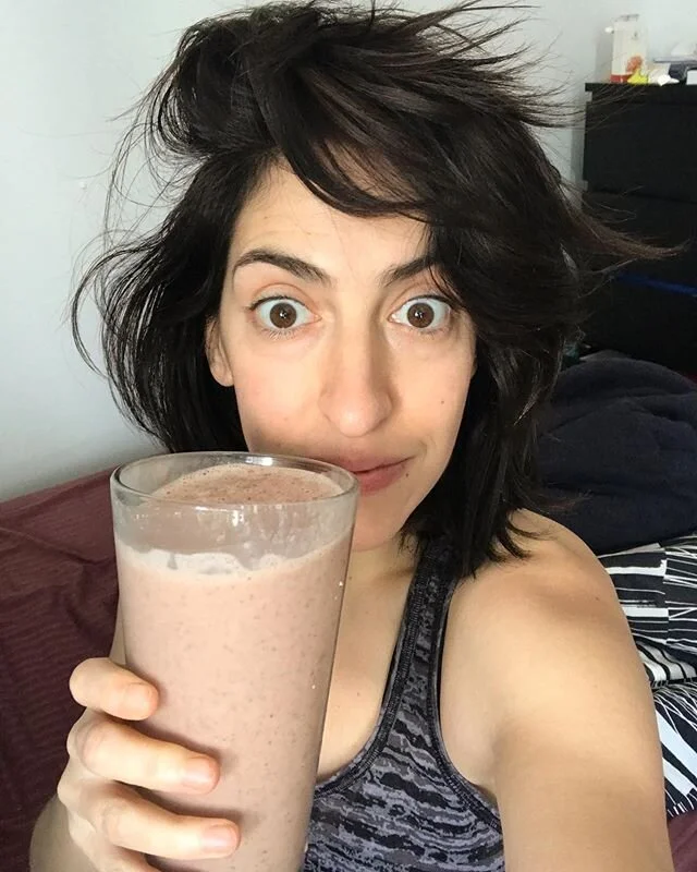 Cancel all your dates and put them in your smoothies. Ha! LOL! Right?! Right?! Stop? I won&rsquo;t. I can&rsquo;t. Where y&rsquo;all from? I&rsquo;ll be here all month.