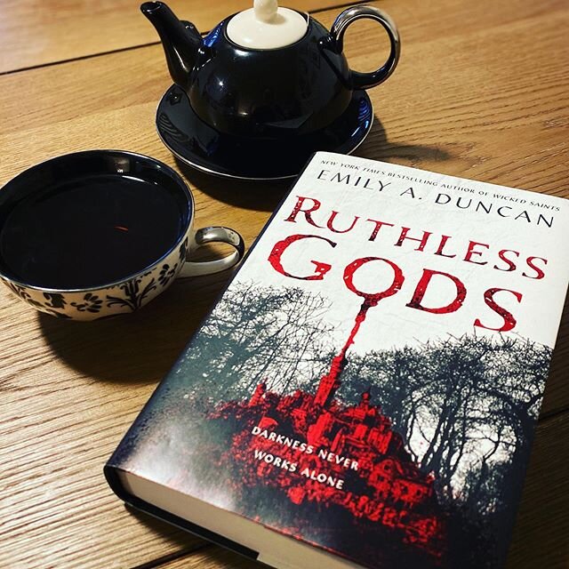 Alternating between the audiobook and physical read of @glitzandshadows&rsquo; #RuthlessGods - I can read faster than I like the audio speed set to, but I love the touch of accents the narrators use 🖤
What are your #quarantinereads, and what format 