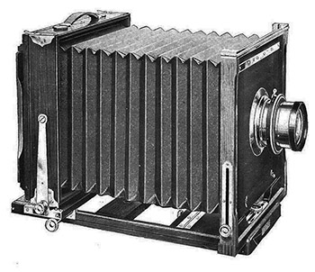We just acquired this oldie but goodie. Born on April 15th, 1907. His bellows is in rough shape, but will be fixed. As of now, the bellows looks like Donald Trump's hair. Naturally, this unit shall be named The Donald. ©Gundlach-Manhattan Optical Co. 