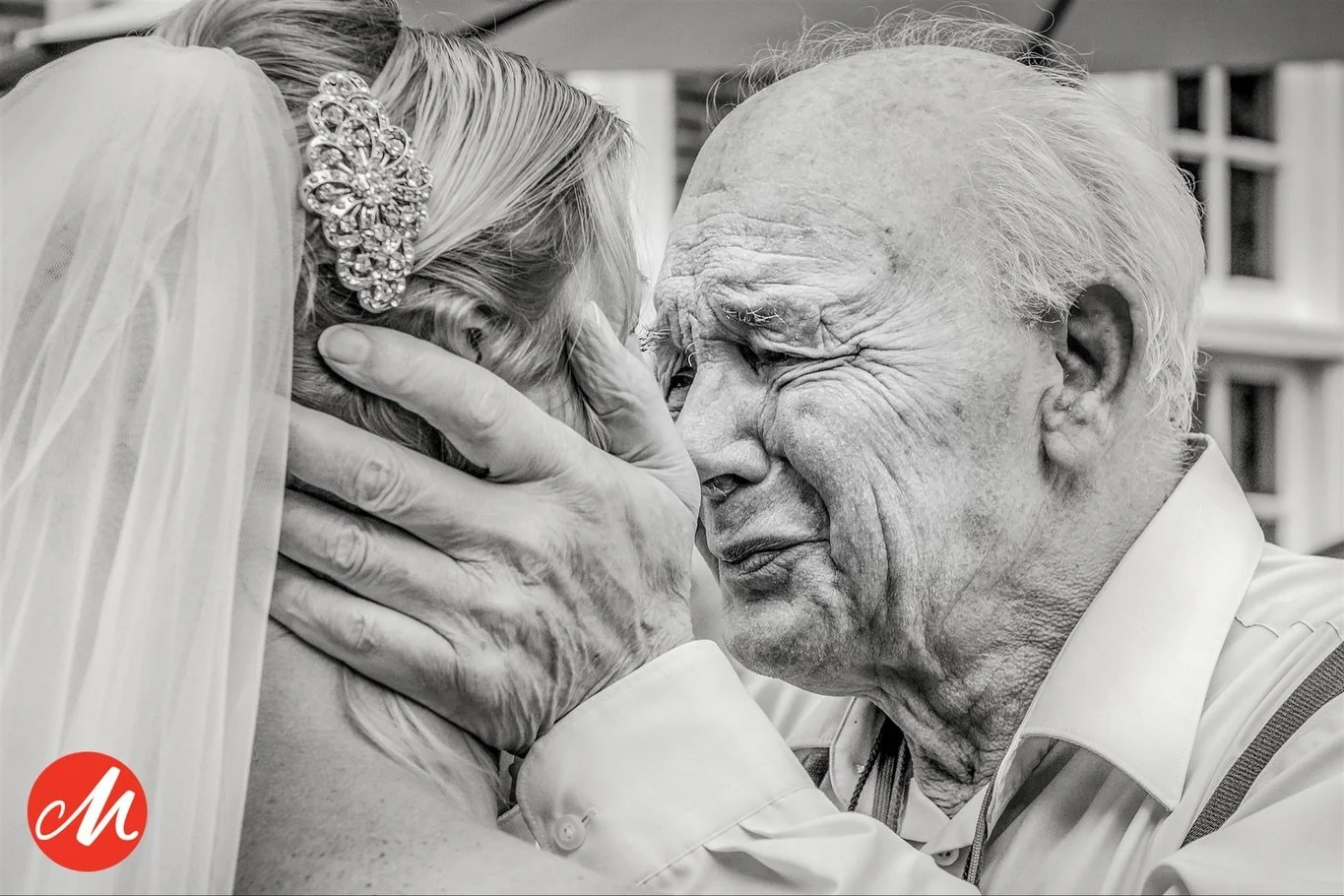 ℕ𝕀𝔼𝕋 ℙ𝔼ℝ𝔽𝔼ℂ𝕋&hellip;. 𝕄𝔸𝔸ℝ &Eacute;ℂℍ𝕋!

Jullie bruiloft draait niet om het perfecte plaatje maar om de mooiste momenten beleven met de liefste mensen om jullie heen &amp; je dat nog voor jaren kunnen herinneren ❤️

Foto&rsquo;s die &eacut