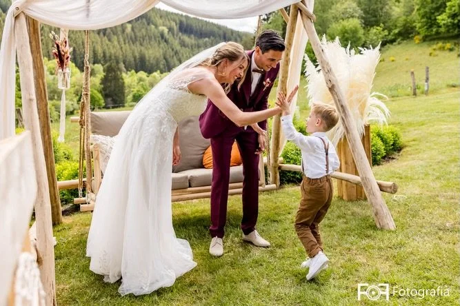 𝕊ℙ𝕃𝕀𝕋 𝕊𝔼ℂ𝕆ℕ𝔻⏱️ 

De mooiste, liefste, grappigste, meest bijzondere momenten op jullie dag vinden plaats in een 𝘀𝗽𝗹𝗶𝘁 𝘀𝗲𝗰𝗼𝗻𝗱 ⏱️ 

Een split second en dan zijn ze weer verdwenen. Momenten die niet iedereen ziet, die jullie wellicht n