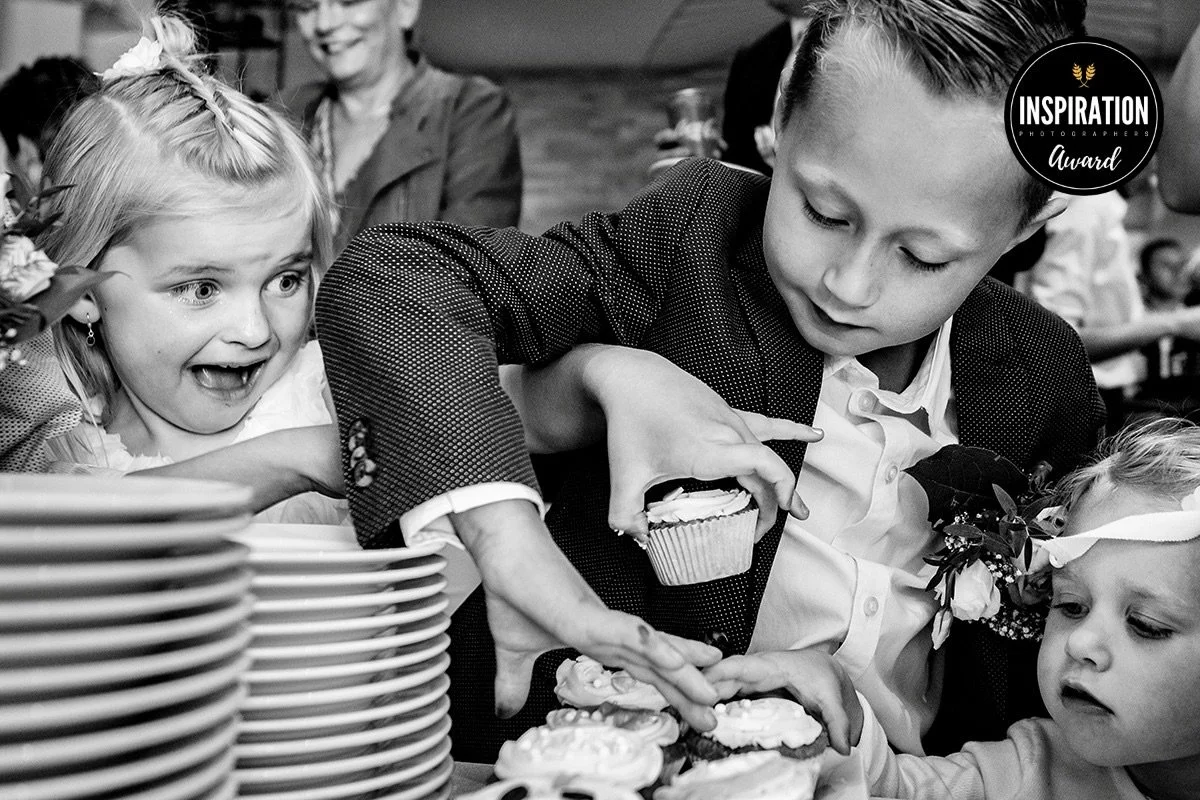 𝕂𝕀𝔻𝕊 𝕎𝕀𝕃𝕃 𝔹𝔼 𝕂𝕀𝔻𝕊

Doe maar gewoon.. dan doe je al gek genoeg 🤣

Kinderen op een bruiloft letten helemaal niet op de fotograaf, ze zijn gewoon lekker zichzelf. 

Gaan op de grond liggen, kruipen in een hoekje, zijn nieuwsgierig en hebb