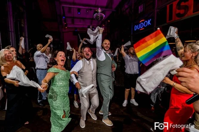 𝕋ℝ𝕆𝕌𝕎𝕂ℝ𝕀𝔼𝔹𝔼𝕃𝕊

Als na de &ldquo;winterstop&rdquo; de trouwkriebels weer om je oren vliegen ❤️ dan is &lsquo;t heerlijk om weer even terug te blikken op heerlijke 💍 dagen! 

Enjoy!