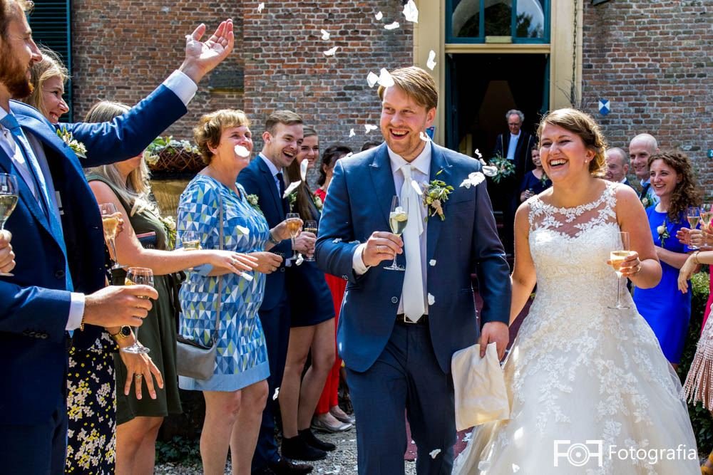 bruidspaar_bij_kasteel_wijenburg