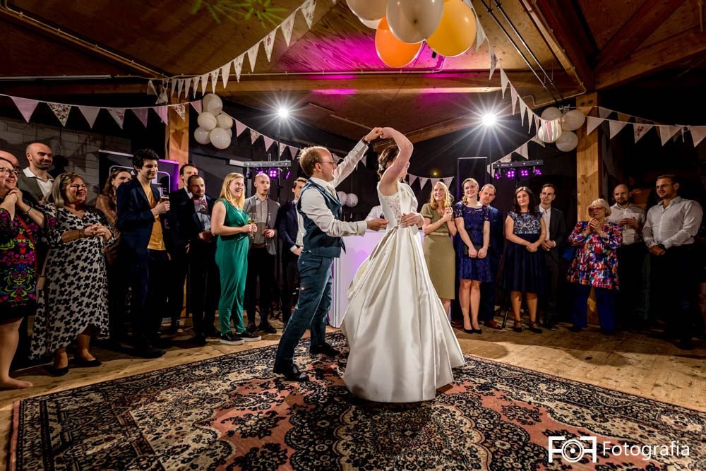 Openingsdangs bruidspaar trouwfeest ouddorp