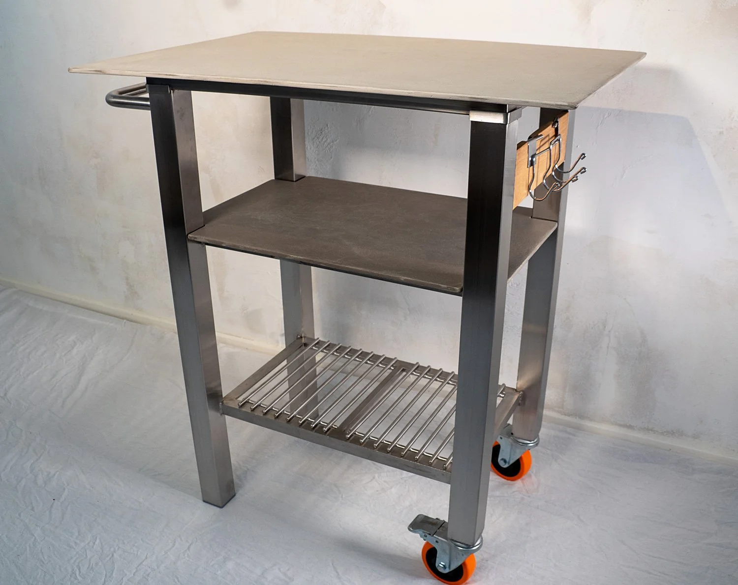 Mobil arbetsvagn i stål och microcement