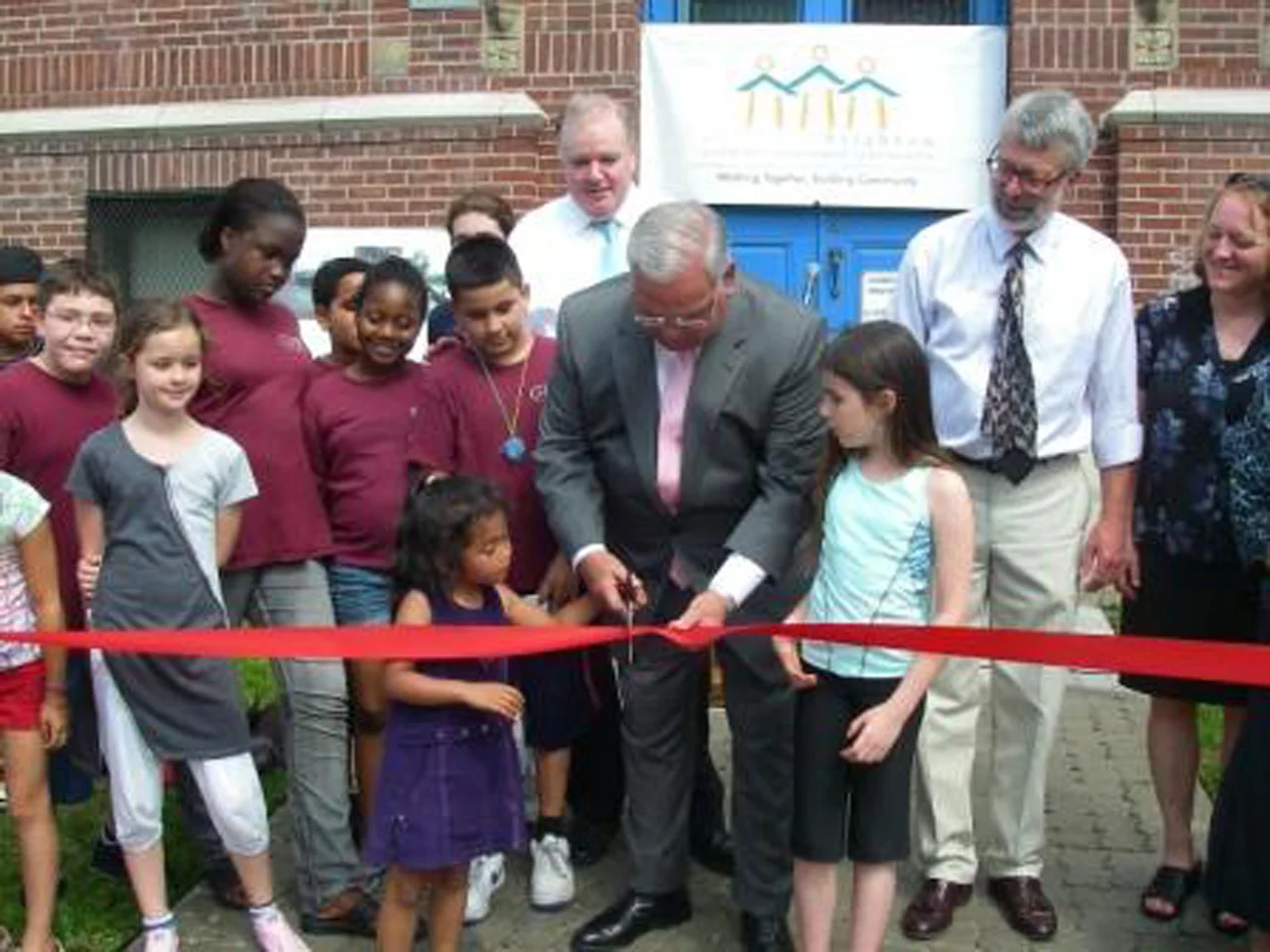 Everett Street Pilot - Ribbon cutting