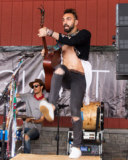Magic_Giant_4.jpg
