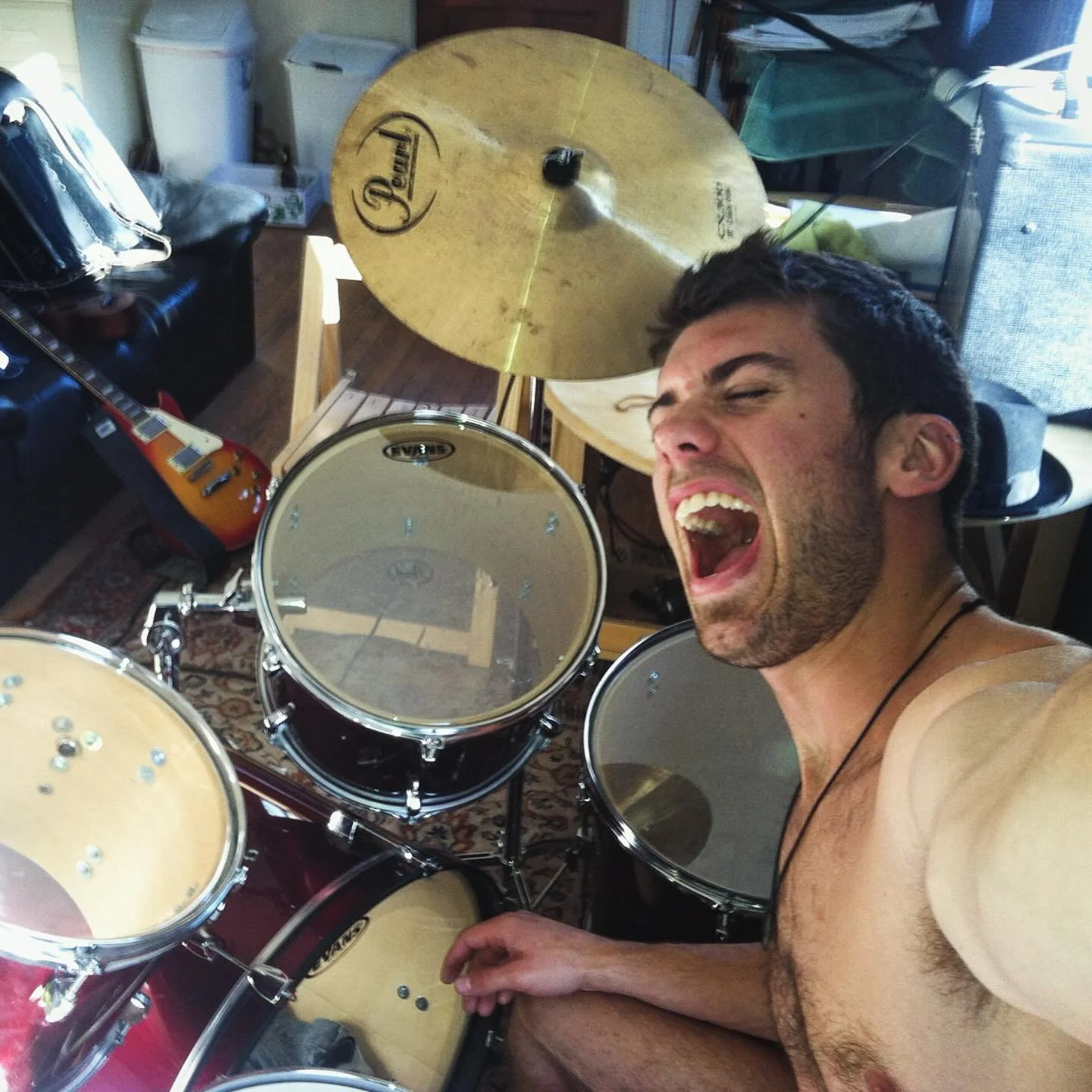 Flashback to a kit I bought in 2013. Simple Pearl Export, 3rd in the series. Currently sans skins and another kind of naked. Lookin to jam.