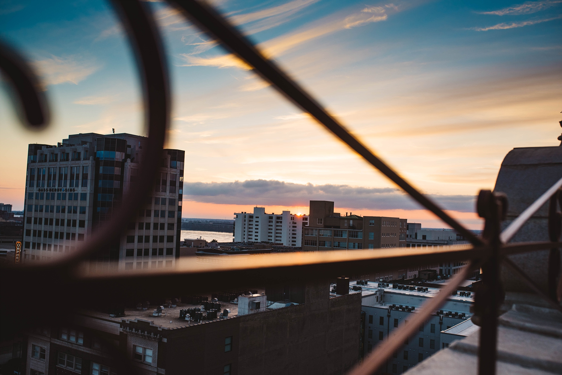 Peabody | Downtown Memphis Engagement | Taylor & Alli