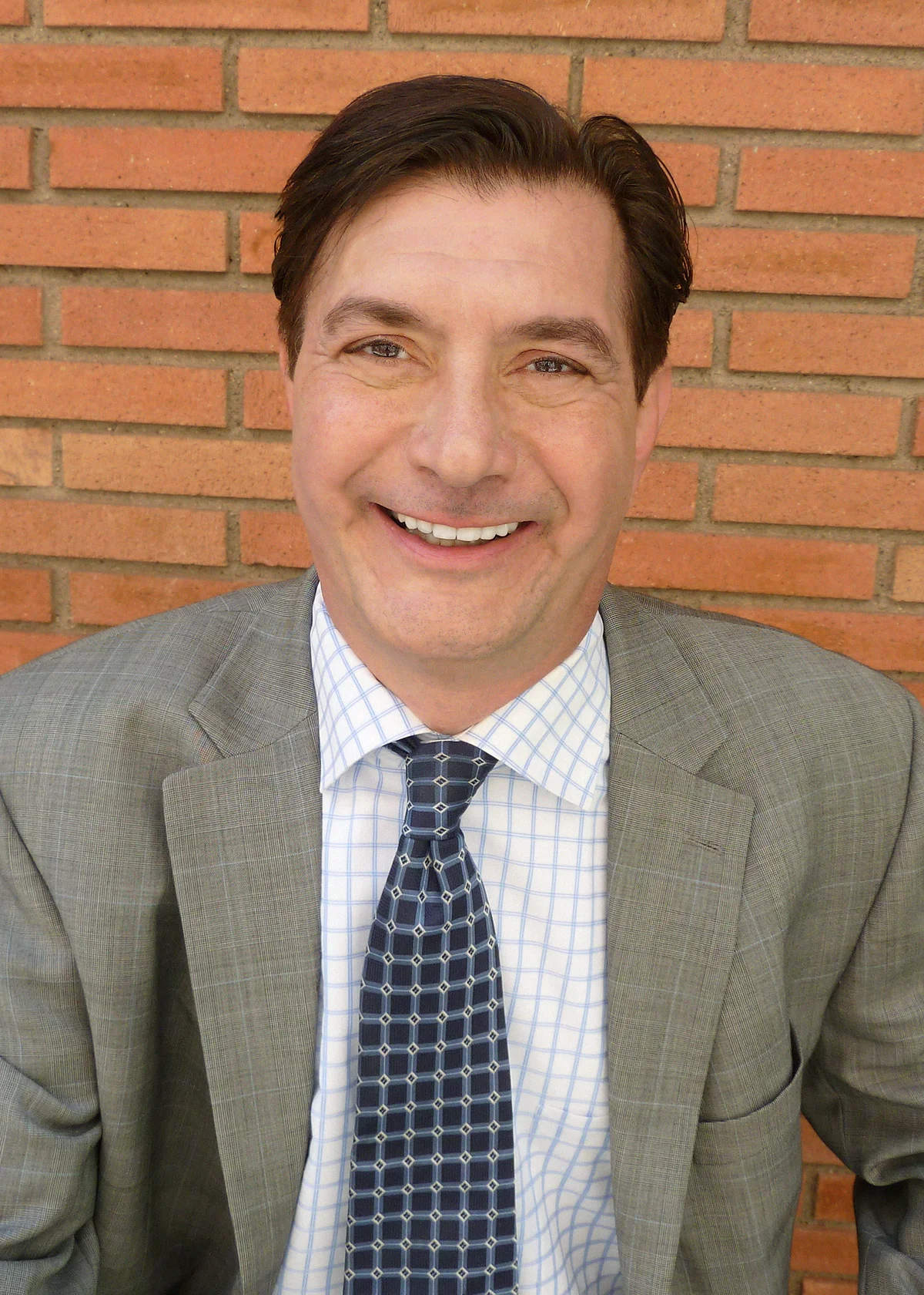 Refik Ghazarian Headshot.jpg