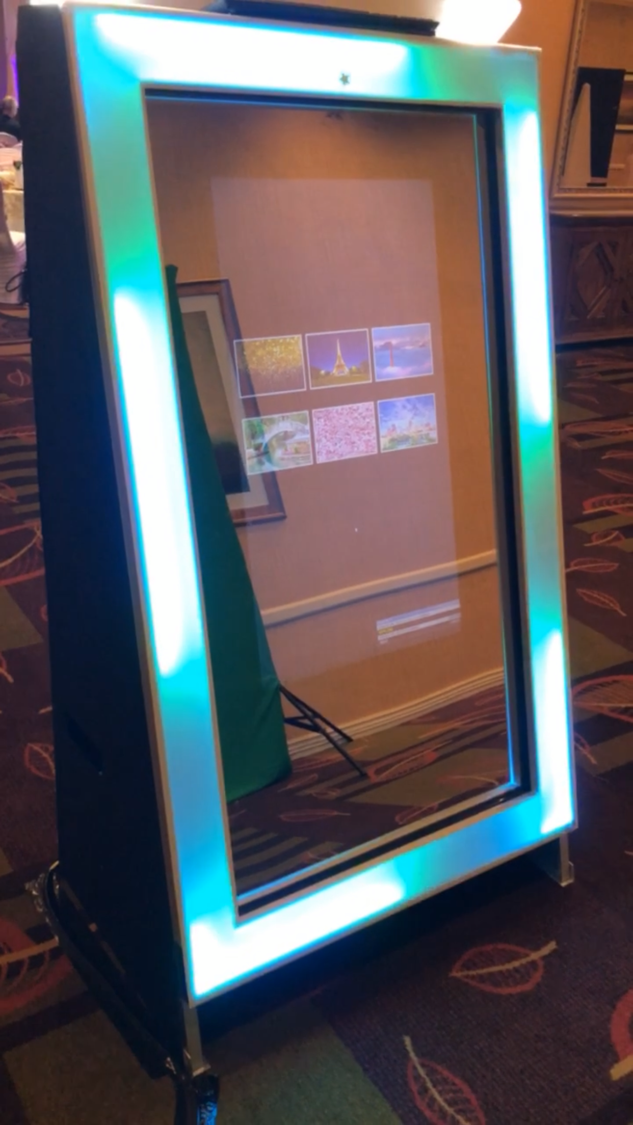 Mirror Booth with Green Screen.JPG