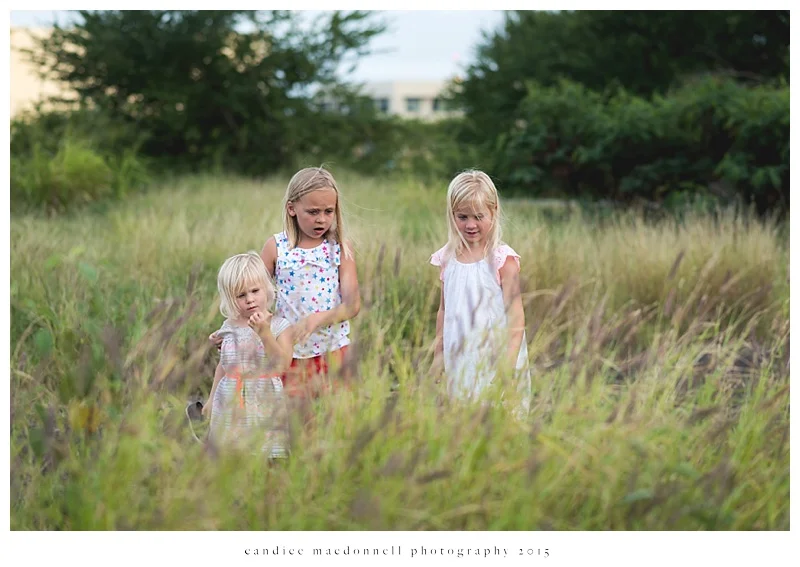 children discovering something © candice macdonnell photography