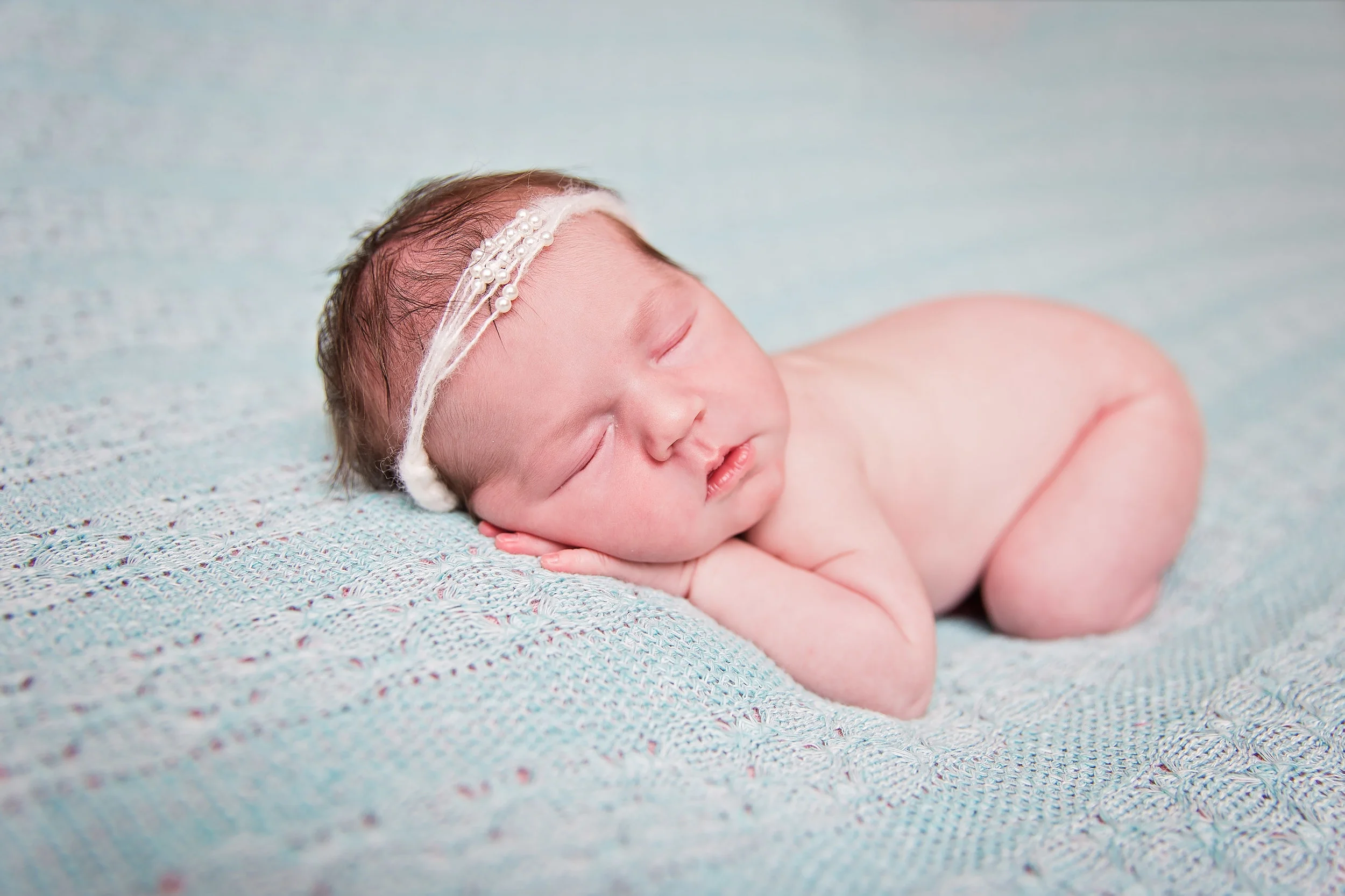 posed newborn studio photography fort leonard wood missouri