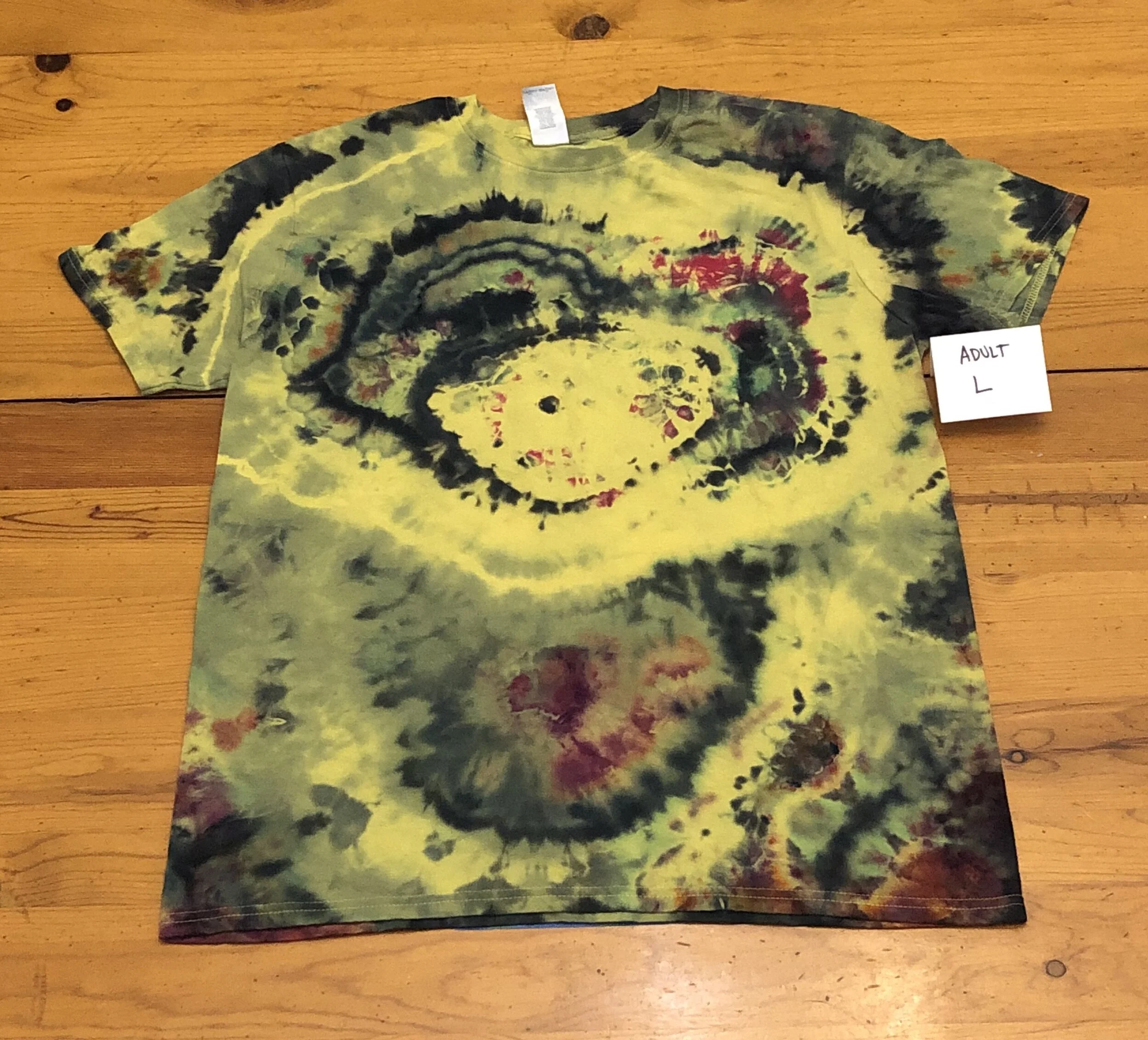 Jim-Dye_yellow_black_geode_ss_front_AL.JPG
