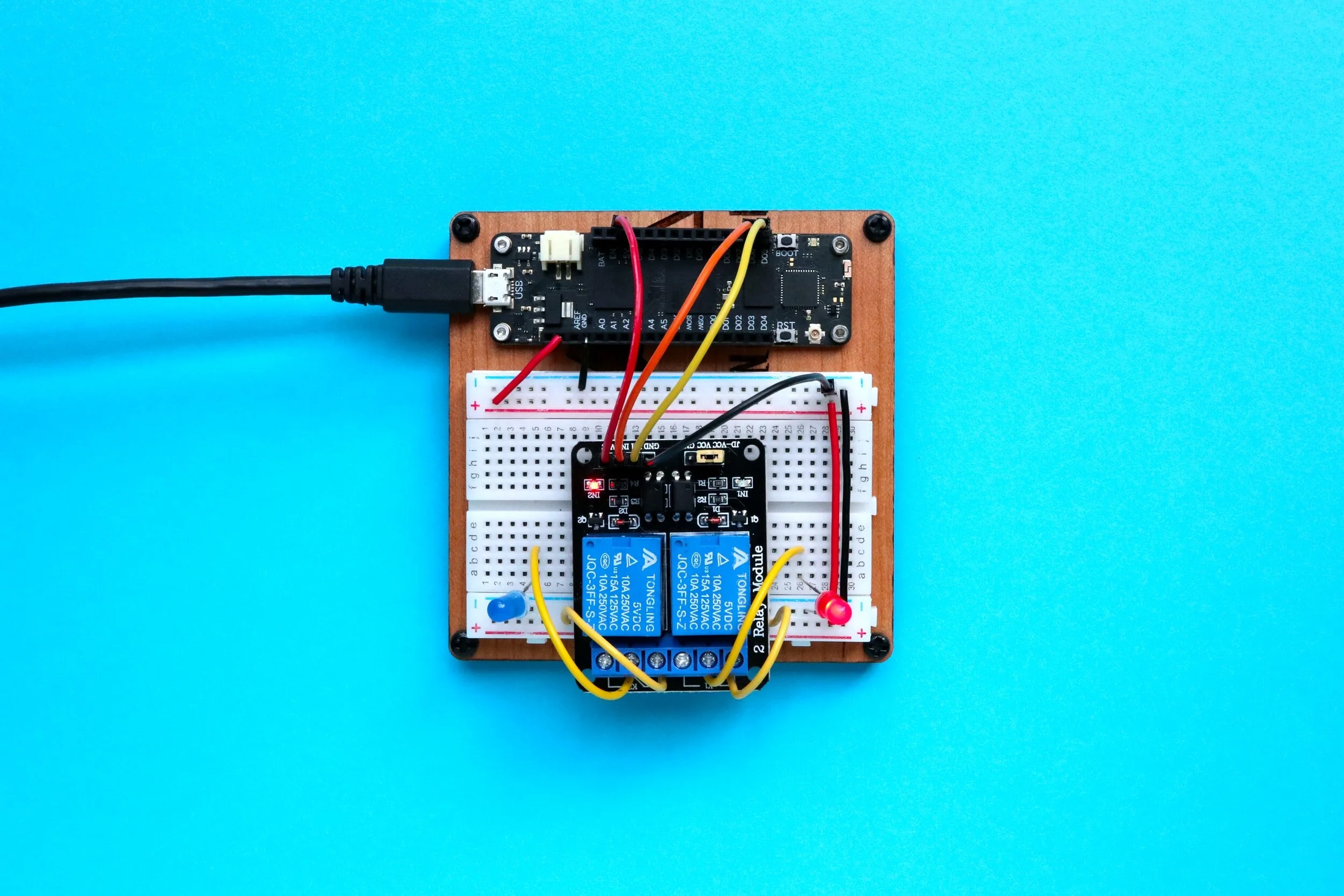 konS @ Inkubator // Senzorji, lučke in zvočni signali