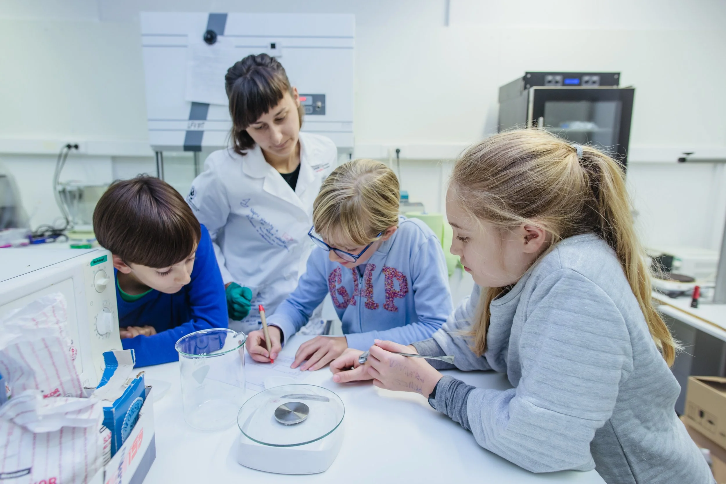 konS @ Inkubator // Kakšen vonj ima prihodnost