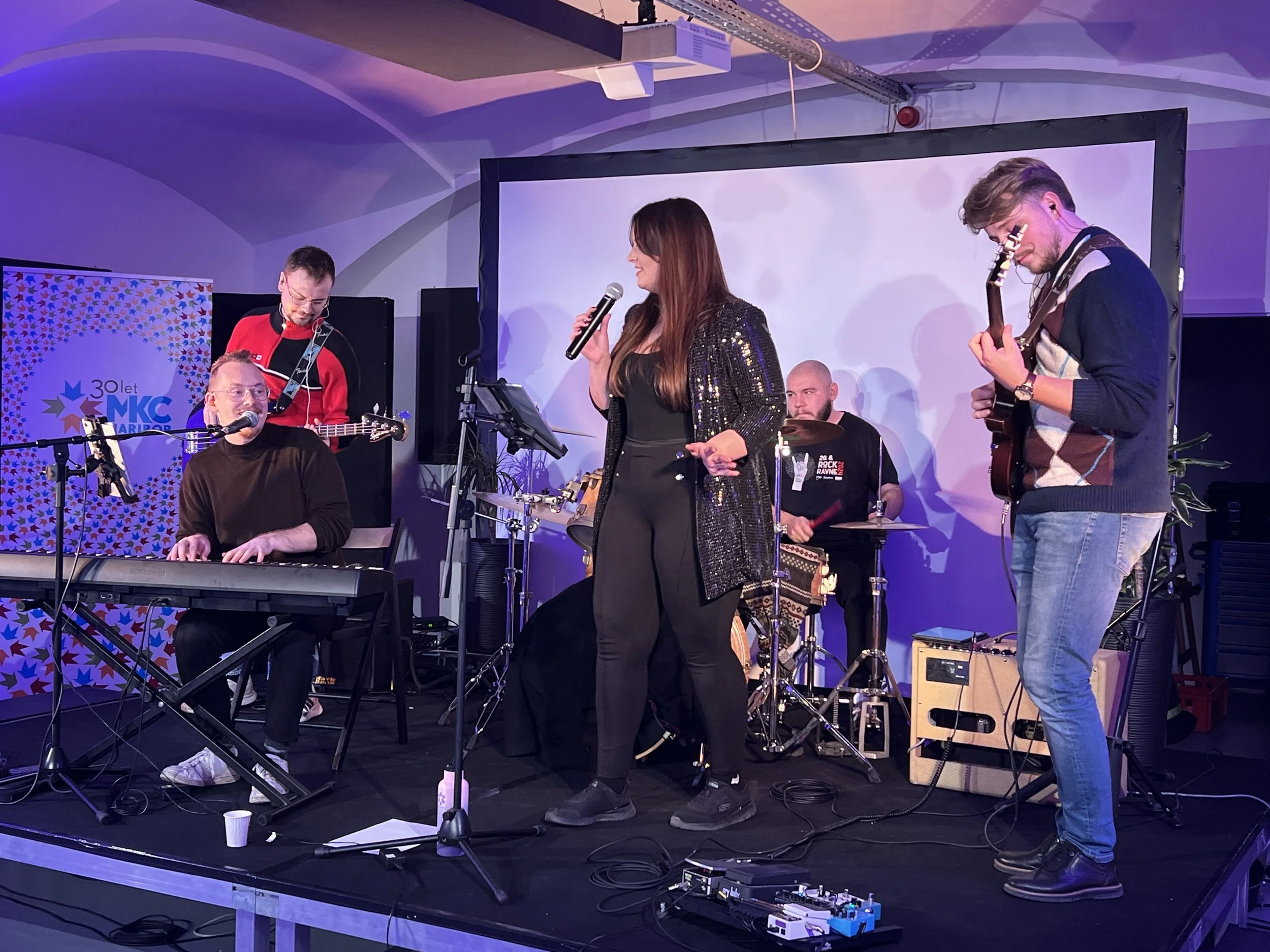 Chorus kvintet: Ljudje naj se več poročajo!